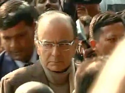 Defamation case: notice to Kejriwal and five AAP leaders