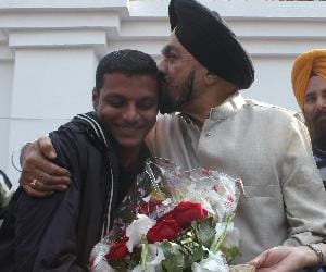 lucknow boy make hostage in a ship in dubai