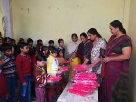 warm clothes distributed in Students 
