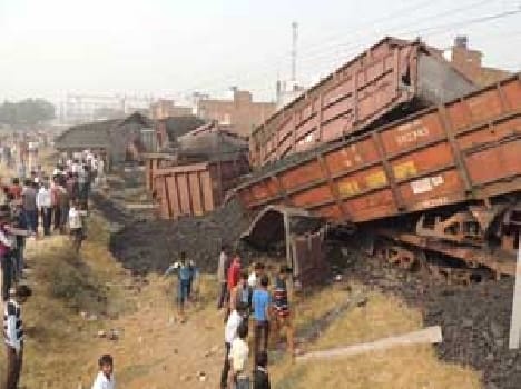 Goods train crashed , took another 25 cans