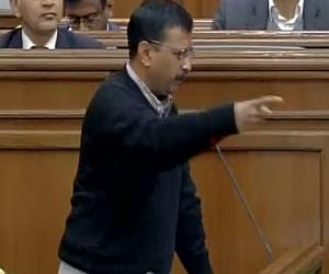 kejriwal demands pm modi resignation for fraudulent cbi raid to save jaitely