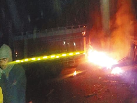  truck burns from road accident 