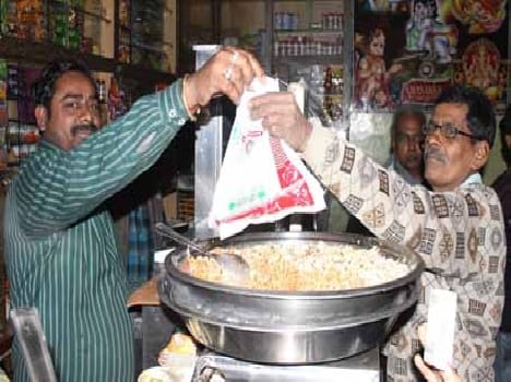 inspite of the strict orders , the people are using pollybags publically