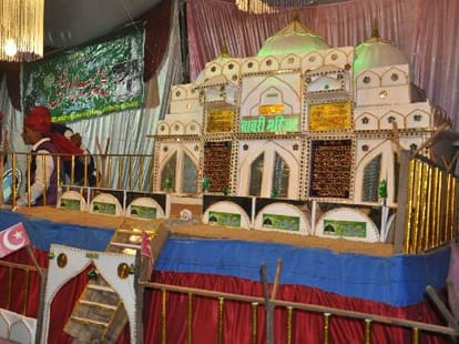 Babri model creates commotion in Ayodhya.