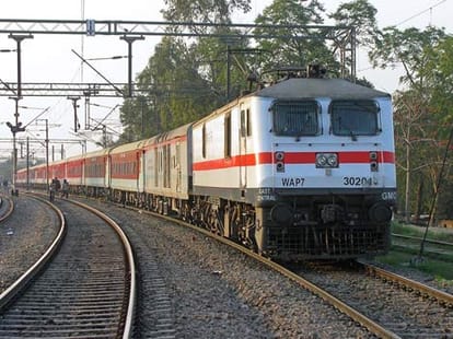 TTE arrested on molest a girl in train.