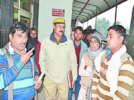 Roadways bus looted, shot