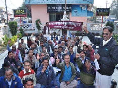 Strikers attacked the Government House