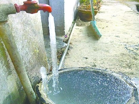 Deposit water in the taps, at a degree of mercury