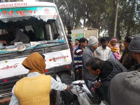 Roadways bus trodden the bike, man critical