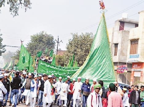 The procession went out with the Prophet -e - Mustafa Akidt