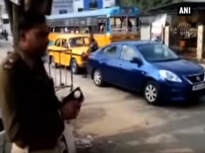 ambulance stopped 20 minutes for mamata banerjee convoy