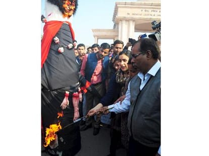 Nirbhaya parents joins black day in UP.