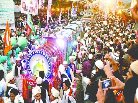 Id Meeladunnbi- were lighted house , adorned Mahfilen