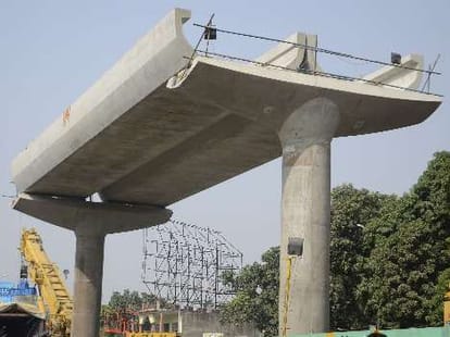 metro will run in 15 years in whole lucknow 