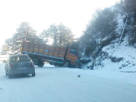 snow on road in kufri that makes the vehicles to skid.