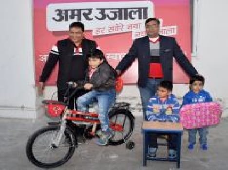amar ujala distribute prize on chistmas