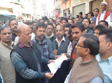 the businessmen of Datajang protested against police 