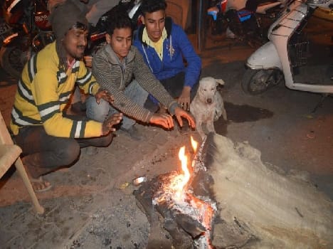 woman died due to cold in mathura
