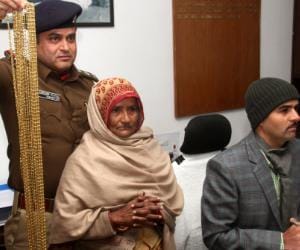 fake gold neckless sale accused lady arrest at chandigarh