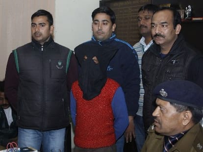 man arrested frauding police in the name of CM OSD