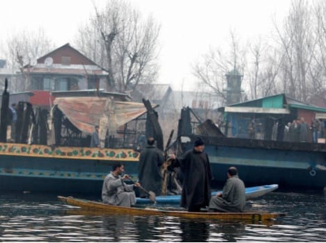 2 houseboats gutted in dal lake fire incident, 12 evacuated