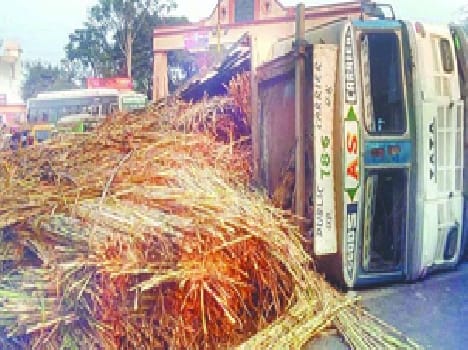 Reedy truck overturned , jam