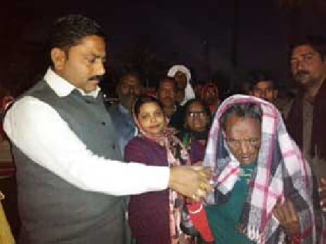 Distributed blankets to four hundred people.I'll