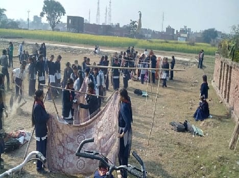 The information tent building and knot tying