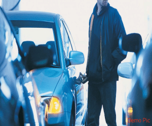 car loot near river bank, punjab, ludhiana
