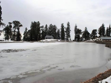 kamraunag lake freezed mandi himachal pradesh.
