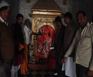 people reached temples on new year in faridabad