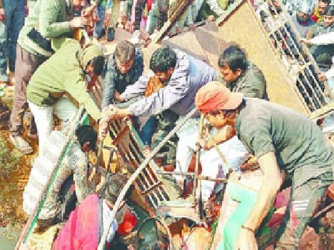 Cane upturned trolley, two injured