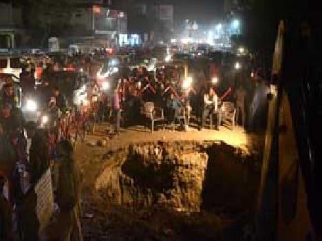 pipe line damage...lot of people disturb for water