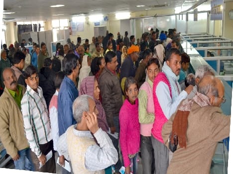  Bank opens four days later thronged consumer