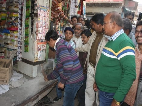 Gdhaya and marking on Station Road, cracking illegal construction