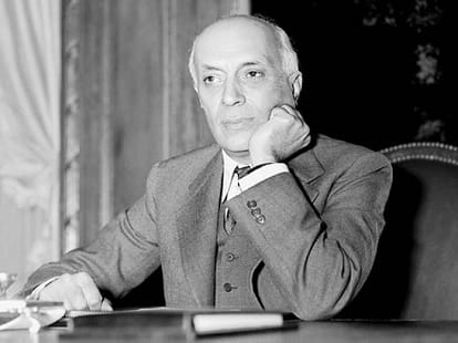 Netaji files: Nehru awarded man who stole INA's treasure?