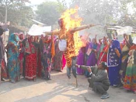 Burnt effigies of the state government