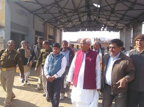 state minister finds barsana bus stand in bad condition
