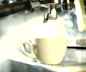 Wedding ceremony torn coffee machine, groom injured.