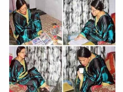 kamini srivastav wrote books with foot