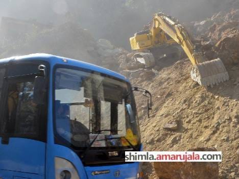 land sliding at chandigarh manali highway at mandi.