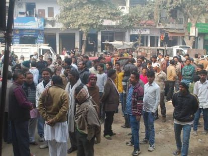 loot with bidi businessmen in ambedkar nagar