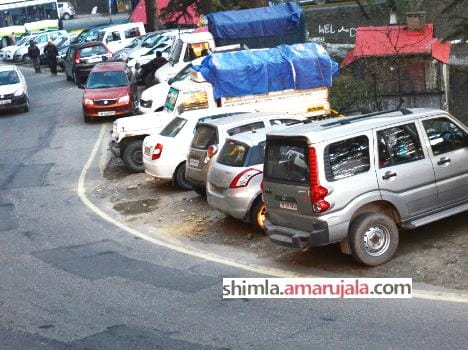 people have to pay fee for yellow line parking in shimla.