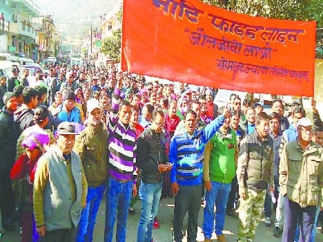 Inner line to remove China from the border of the people on the street