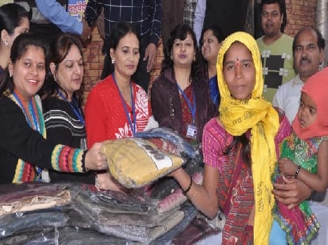 Creative Club distributed blankets