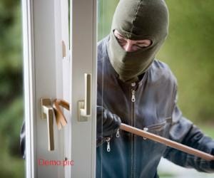 Revealed: tea shopkeaper help in 1.5 carore robbery