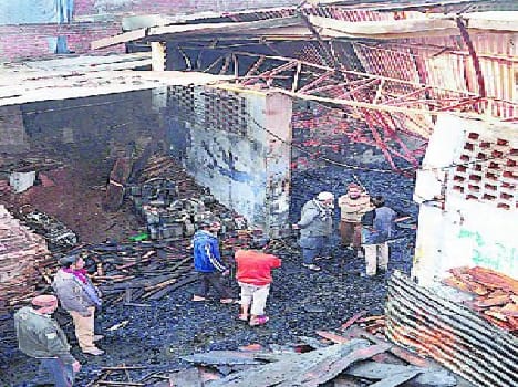 Vudkarving factory fire, heavy damage