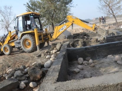 chased between and locals in jammu over encroachment