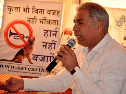 Horn playing against unnecessary 'Knot Hank' campaign.