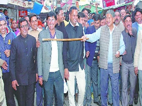  mukhyamantree ne pithauraagarh men kiya mupht vaee-phaee seva ka shubhaarambh He was in Pithoragarh free Wi-Fi service launched